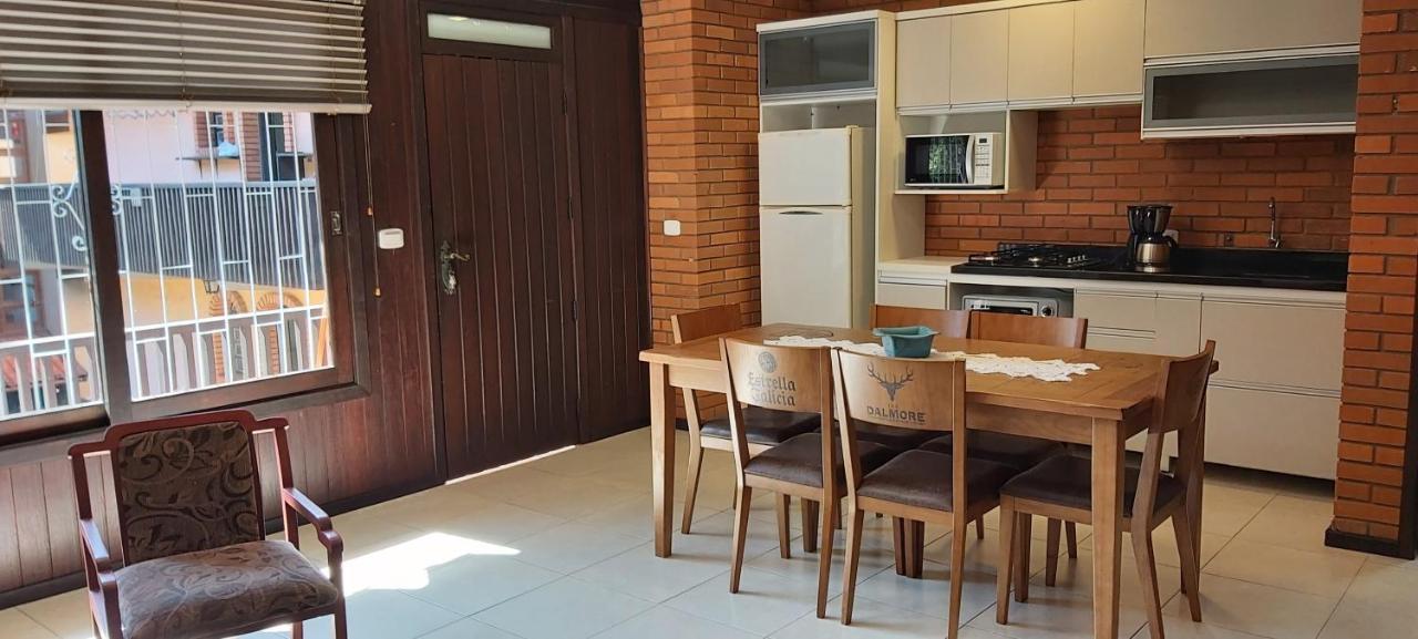 Roloff Praca Rosas Apartamento